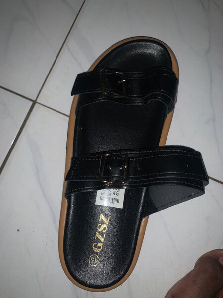 Sandales noires en cuir pour hommes