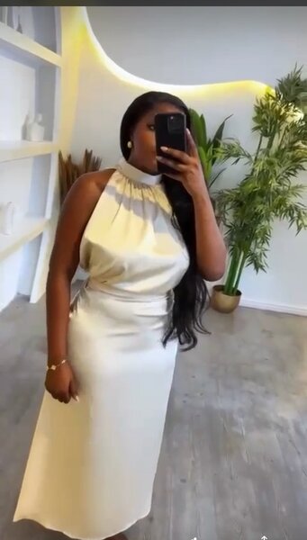 Robe élancée en satin