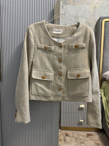 Пиджак укороченный, отличного качества