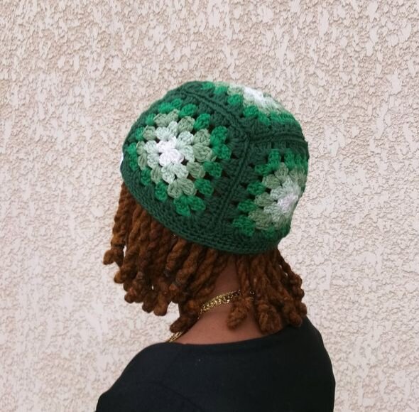 Chapeau crocheté en dégradé vert