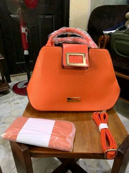 Sac à main en cuir orange élégant