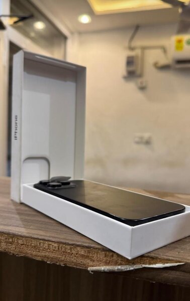  iPhone 16 Pro Max 256GB eSIM Locked (Black & Natural