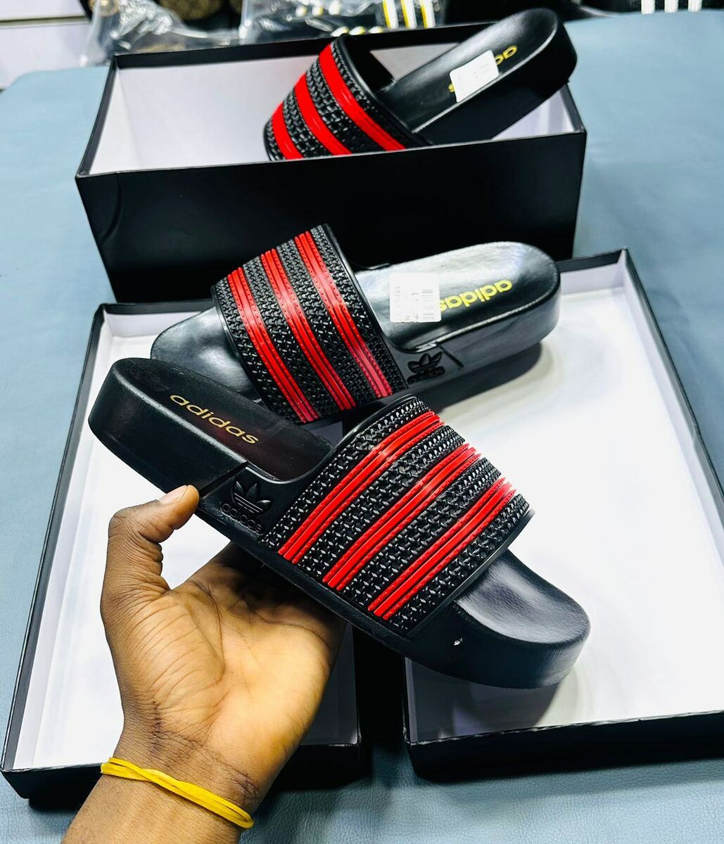 ADIDAS SLIDES