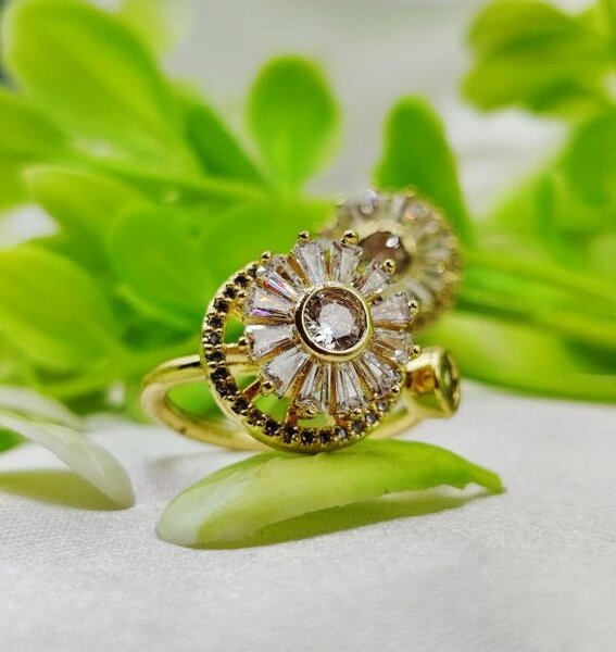 1 Piece Elegant Moveable Radiance Sunflower Ring  Timeless