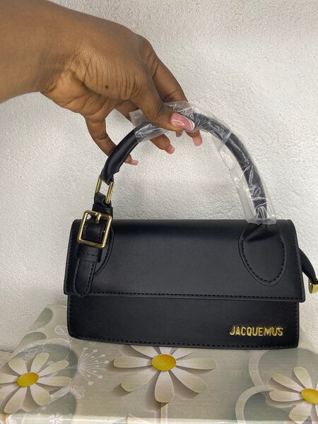 Sac à main noir élégant