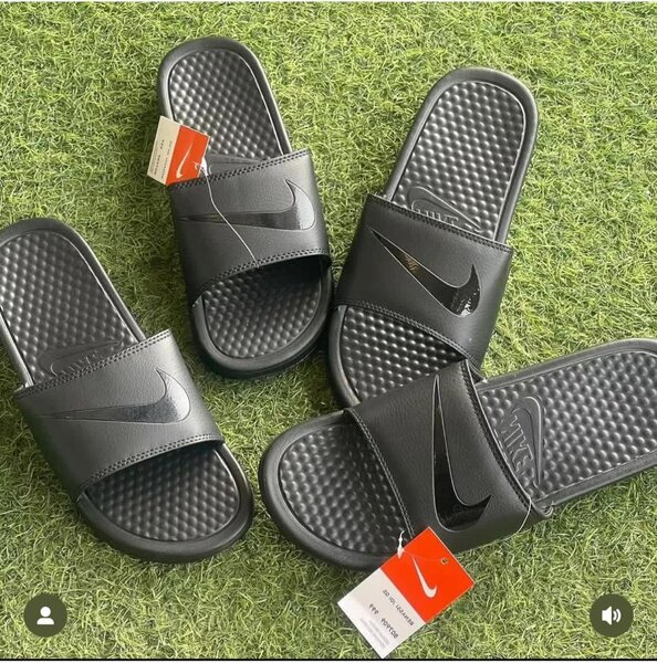 NIKE SLIDE SLIPPERS