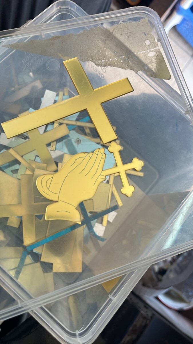 Ornements religieux dorés