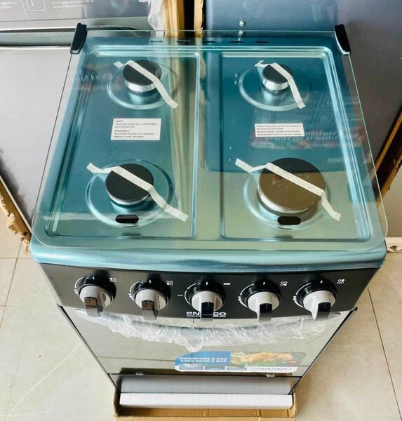 Gazinière nasco 4 feux avec four automatique prix :