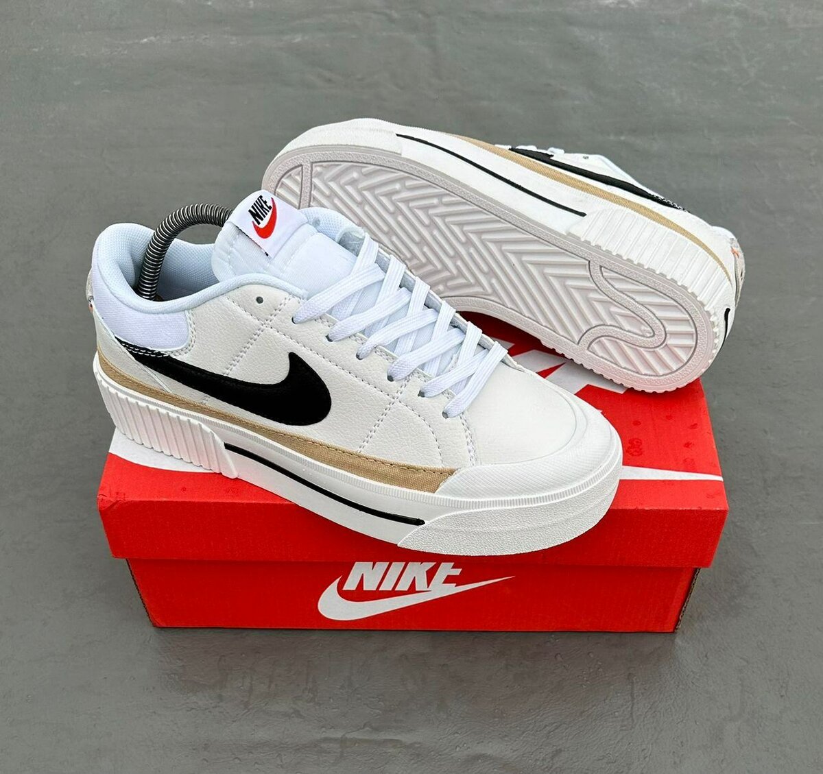 Nike Sneakers Blanc et Noir