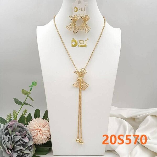 Collier pendentif élégant doré