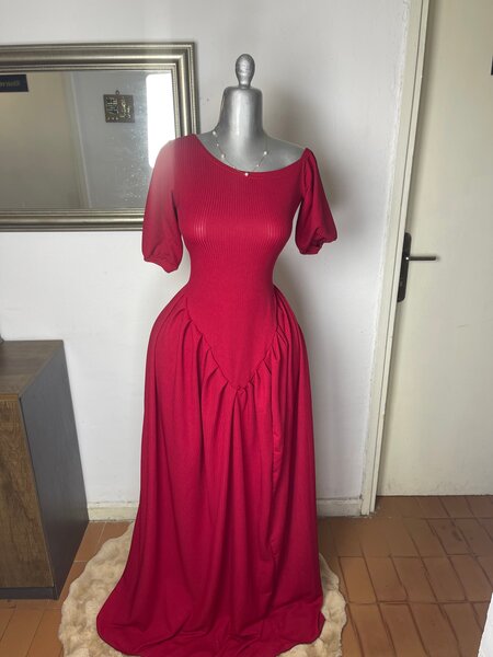 Robe rouge élégante