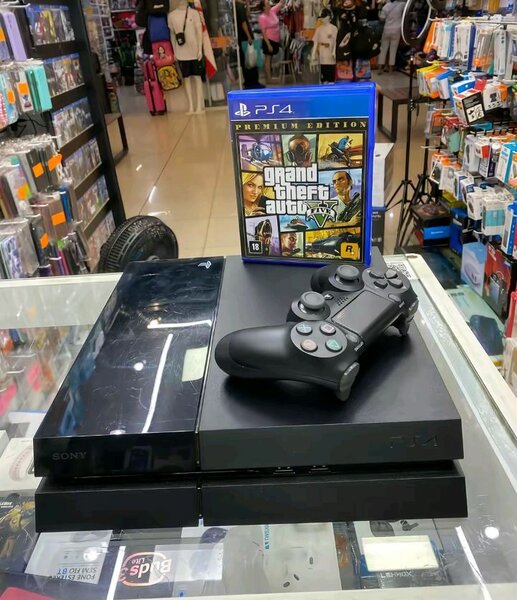 Console PS4 + GTA V Premium