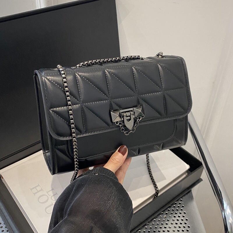 Вместительная сумочка