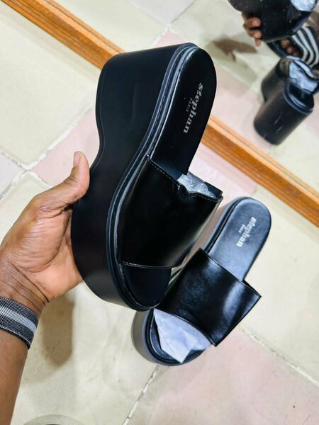 Chic chaussures. ( STÉPHANE)