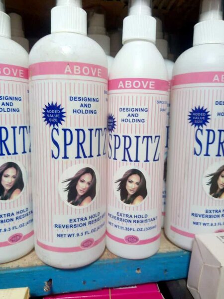 Spray fixateur capillaire