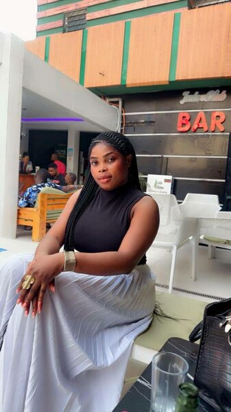 Robe longue élégante monochrome