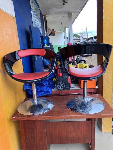 Tabourets de bar rouges modernes