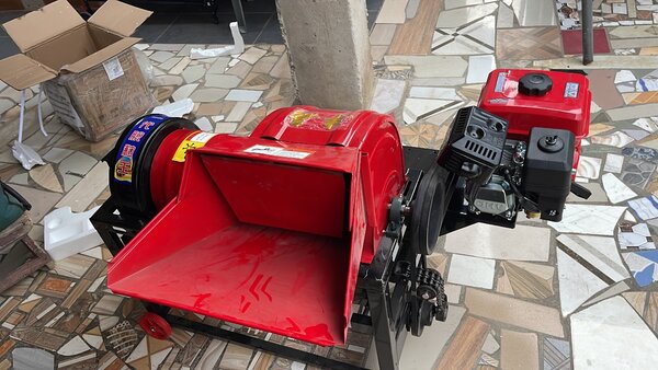CORN THRESHING MACHINE