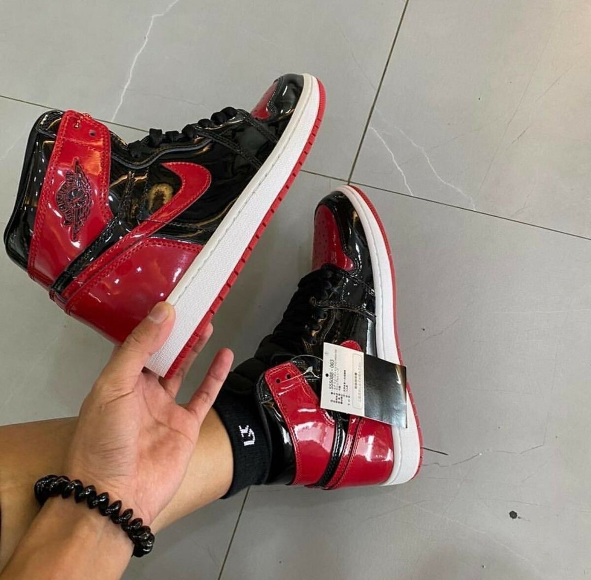 Jordan 1 - Red and Black mirror