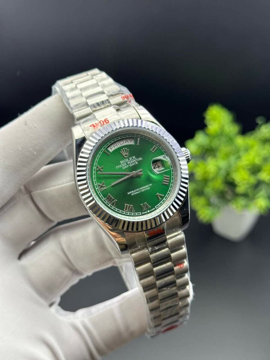 Montre de luxe en acier inoxydable