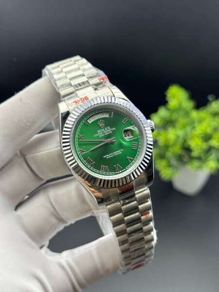 Montre de luxe en acier inoxydable