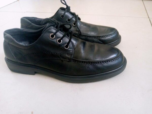 Stylish men's black shoes