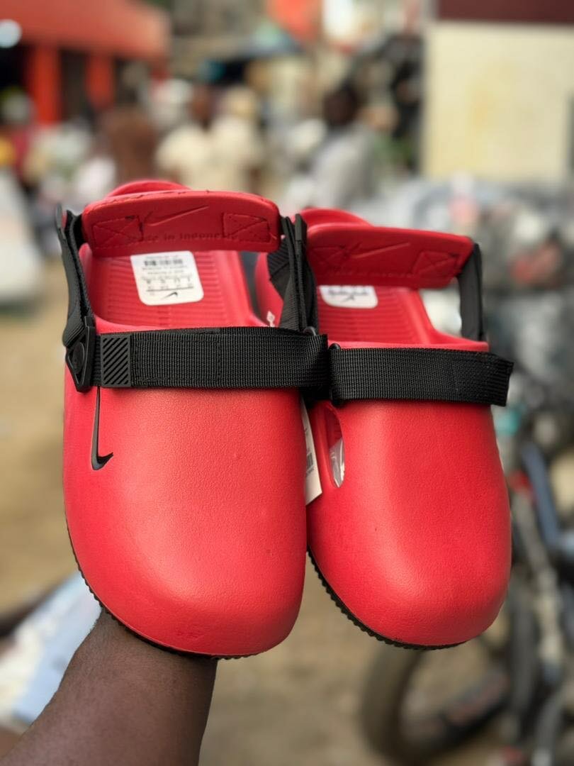 Sandales rouges unisexes