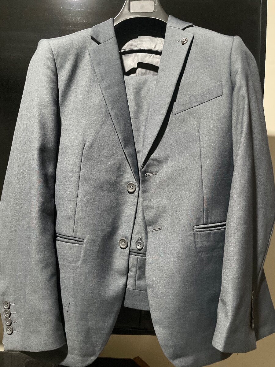 Costume élégant pour hommes