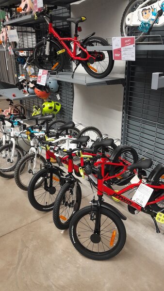 Vélos enfants colorés robustes