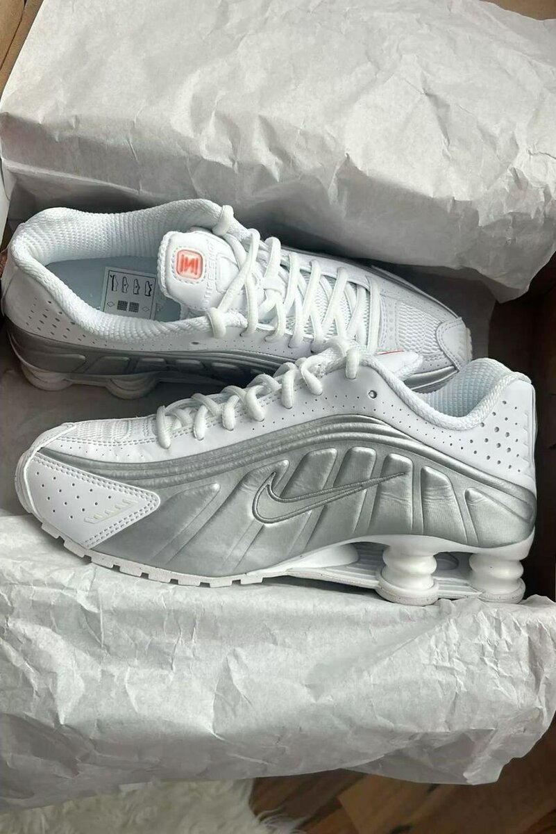 NIKE SHOX R4 disponible