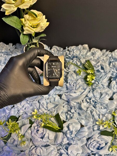 Montre élégante en cuir