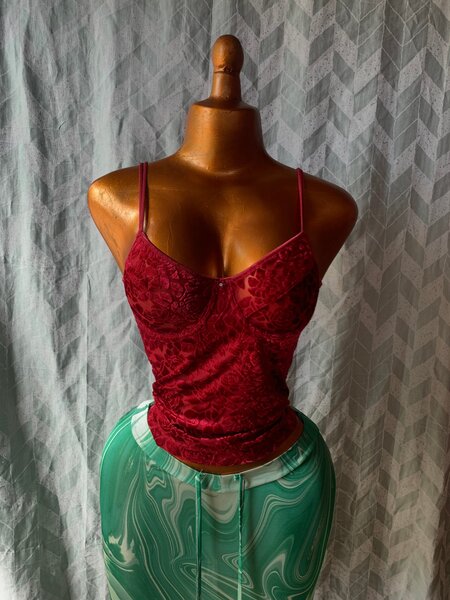 Top en dentelle rouge