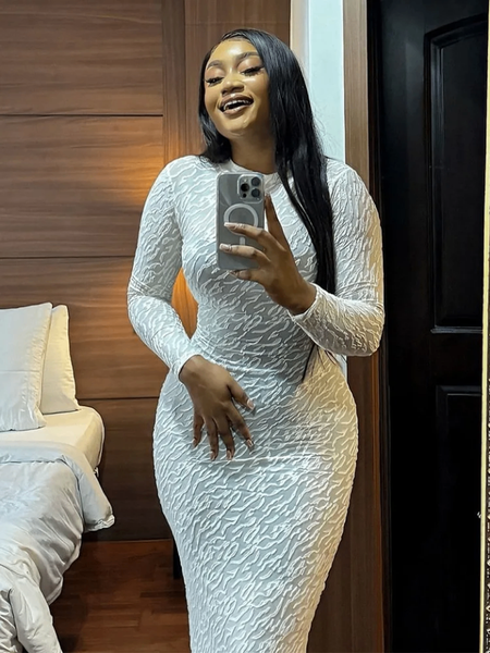 Robe longue blanche élégante