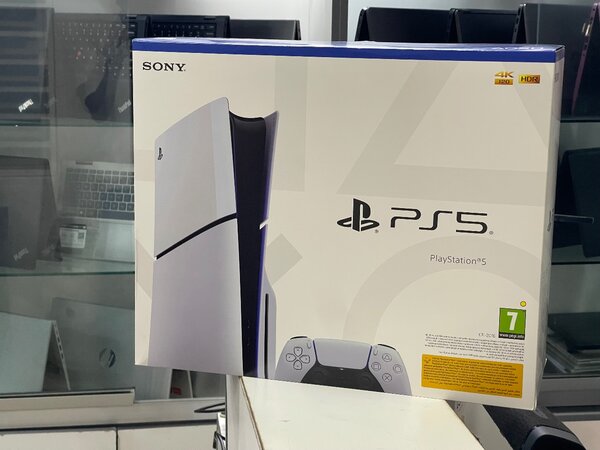 PLAYSTATION 5 SLIM