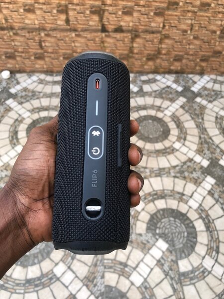 Preowned JBL flip 6 Bluetooth speaker from America instock