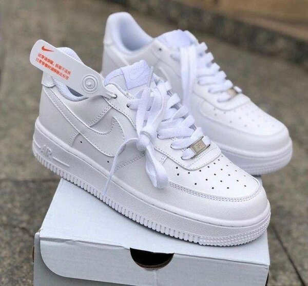 NIKE AIRFORCE 1