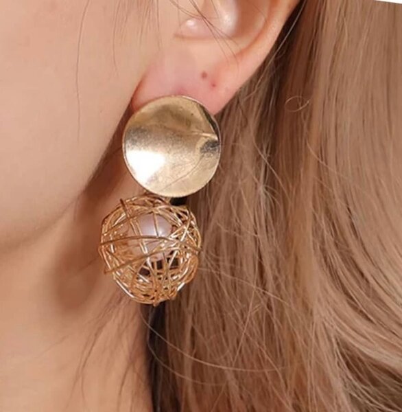 Boucles d'oreilles dorées élégantes