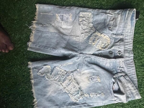 Shorts en jean déchiré homme