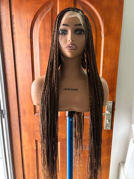 Perruque tressée longue