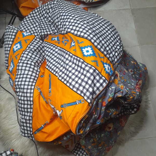 Couette réversible colorée pour lit