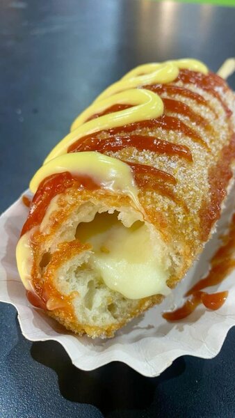 Délicieux corn dogs coréens