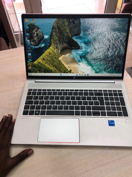 Hp Corei5 8giga 512ssd 11th