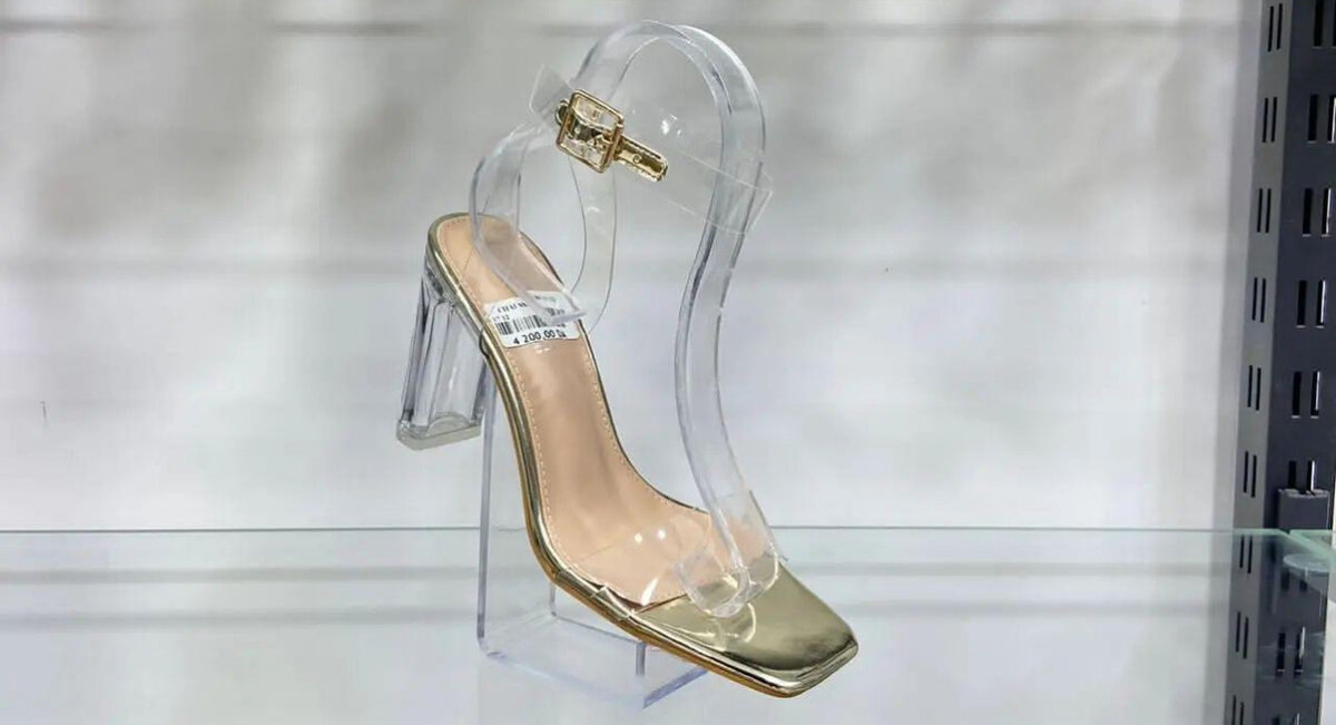 Sandales à talons transparents élégantes