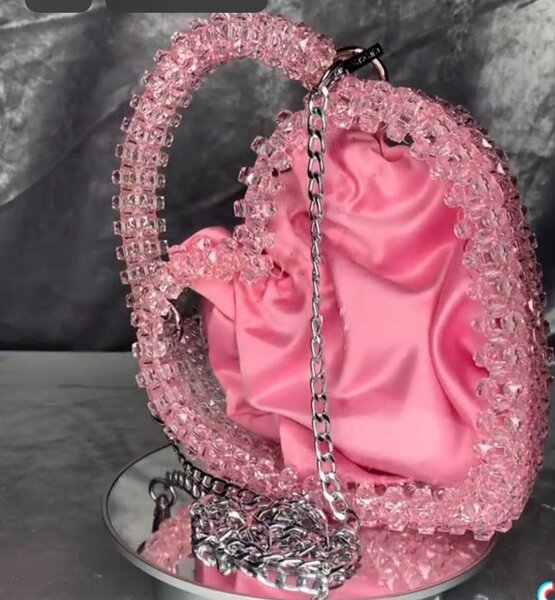 Sac à main perlé élégant