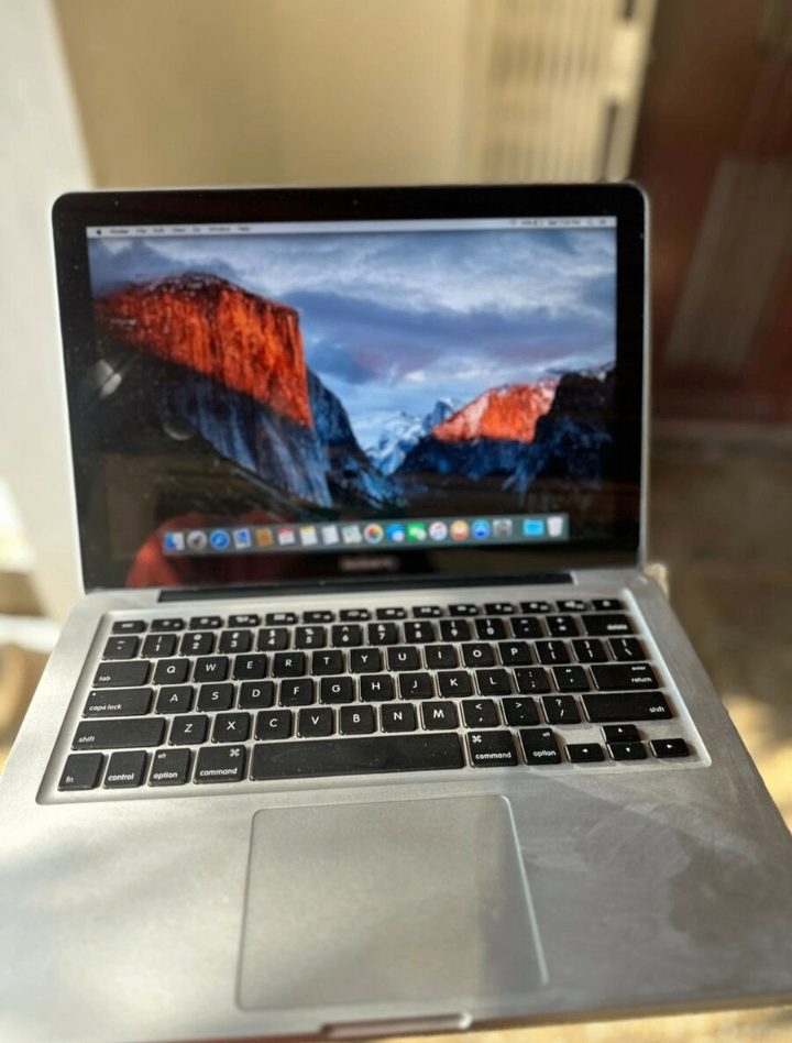 MacBook Pro (2012) 4gb Ram & 500gb Hard drive 13 inches Inte