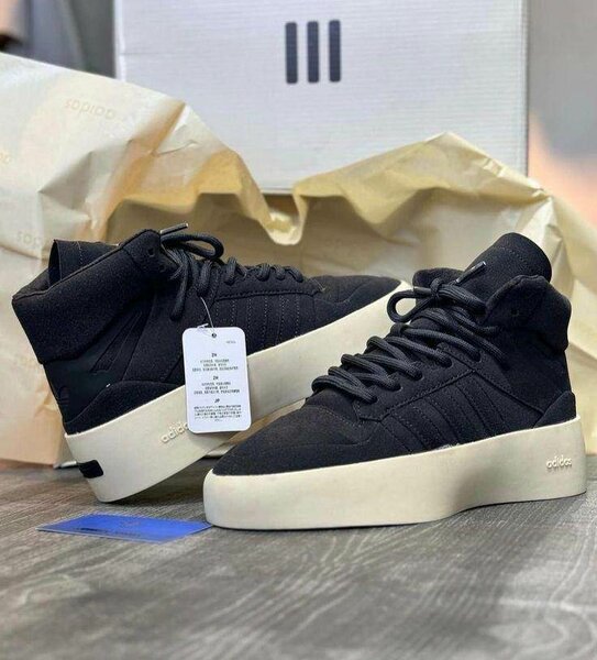 Baskets montantes noires modernes