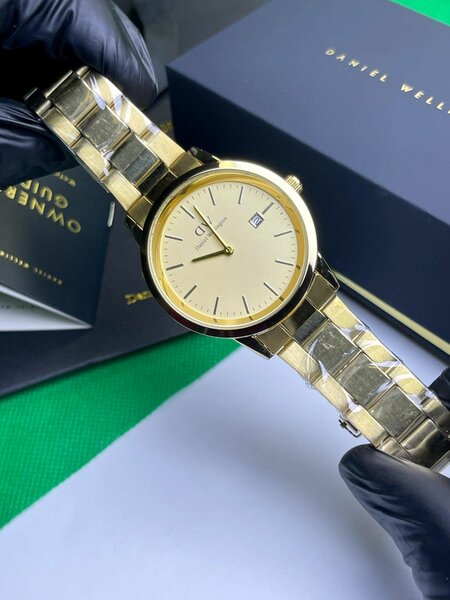 Daniel Wellingtonen acier doré