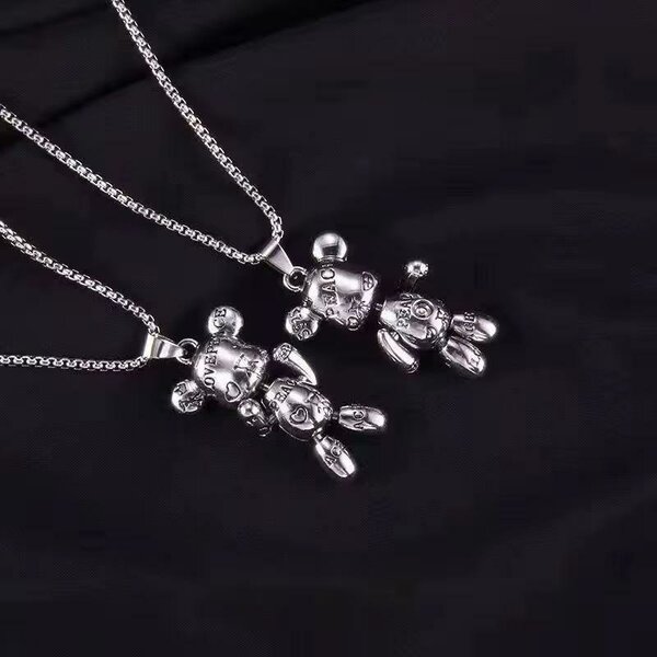 Pendentif argenté en strass étincelant