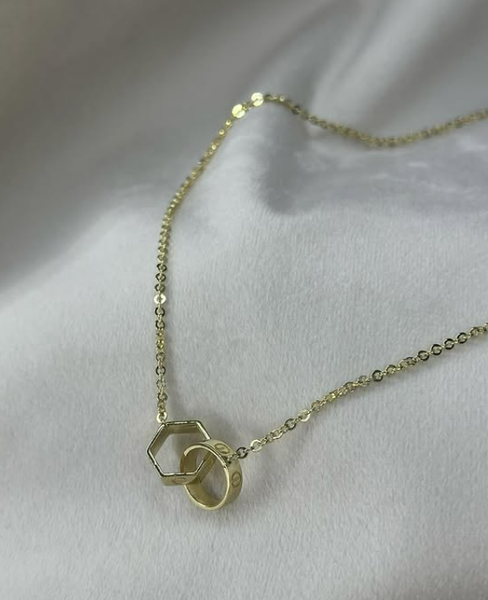 Цепь изящно связанных колец из желтого золота под “Cartier”✨