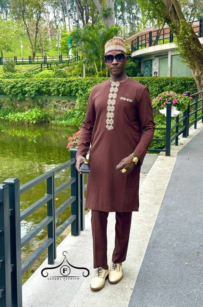 Tunique homme à sorti